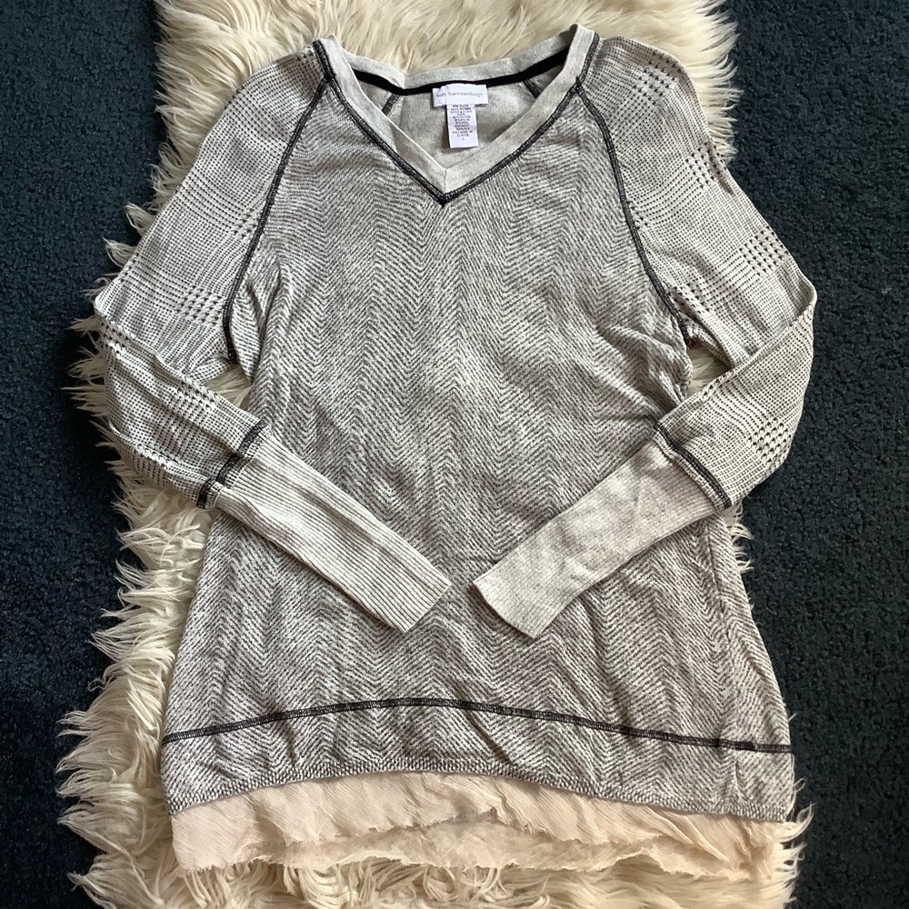 Soft Surroundings gray long sleeve v neck silk trim shirt Small